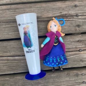 DISNEY FROZEN SET OF 2 SOUVENIR CUP AND ANNA CLIP ON COIN PURSE